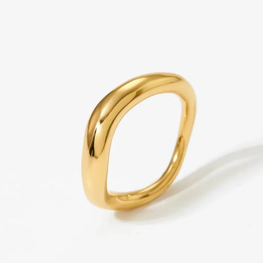 Chloe Curve Gold Ring